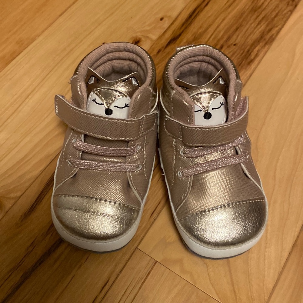 Ro + Me Rose Gold/Pink metallic baby sneakers/high tops, sz 6-12 months
